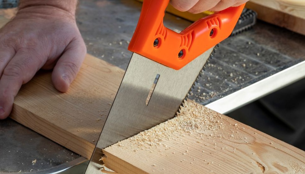 Which type of saw will be best for cutting wood?